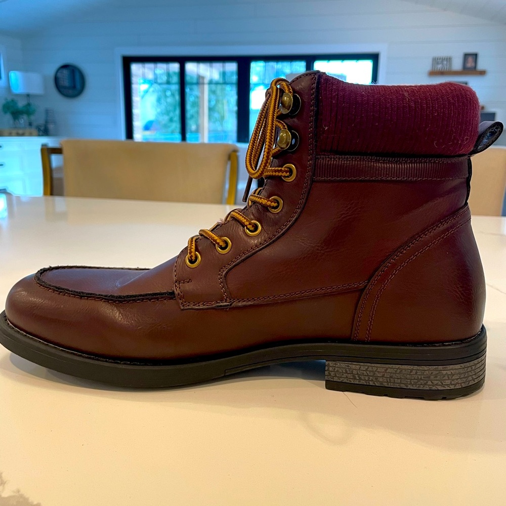 Flag and Anthem men’s boots. Size 8.5. Red leather